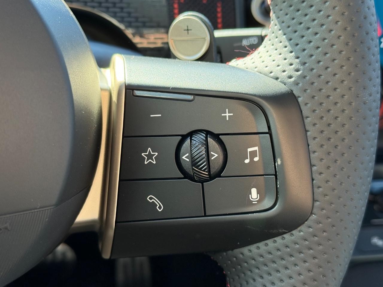 MINI Countryman Vehicle Image 12