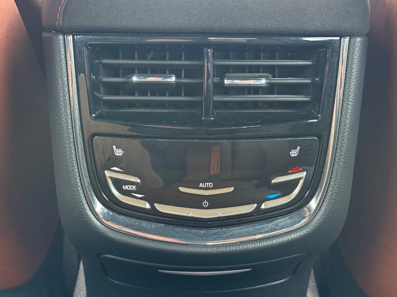 Cadillac CTS Sedan Vehicle Image 16