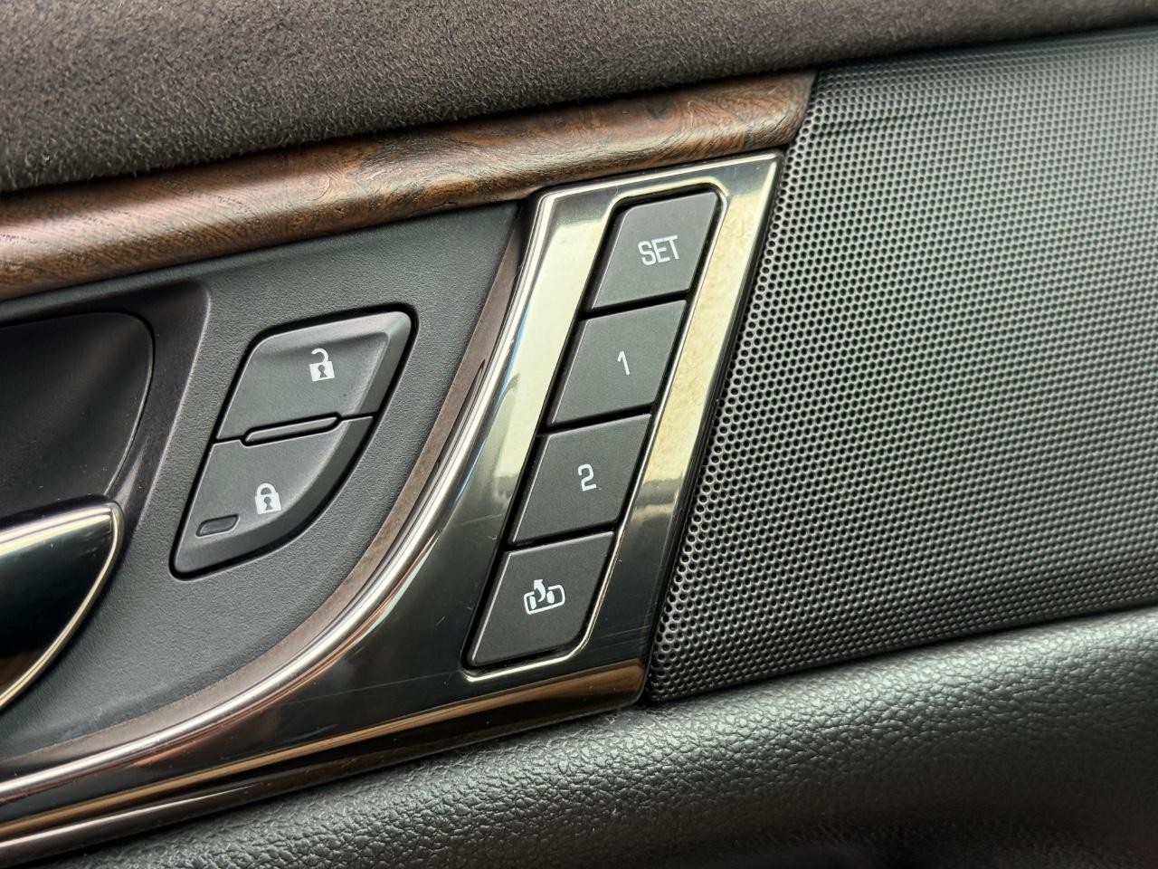 Cadillac CTS Sedan Vehicle Image 17