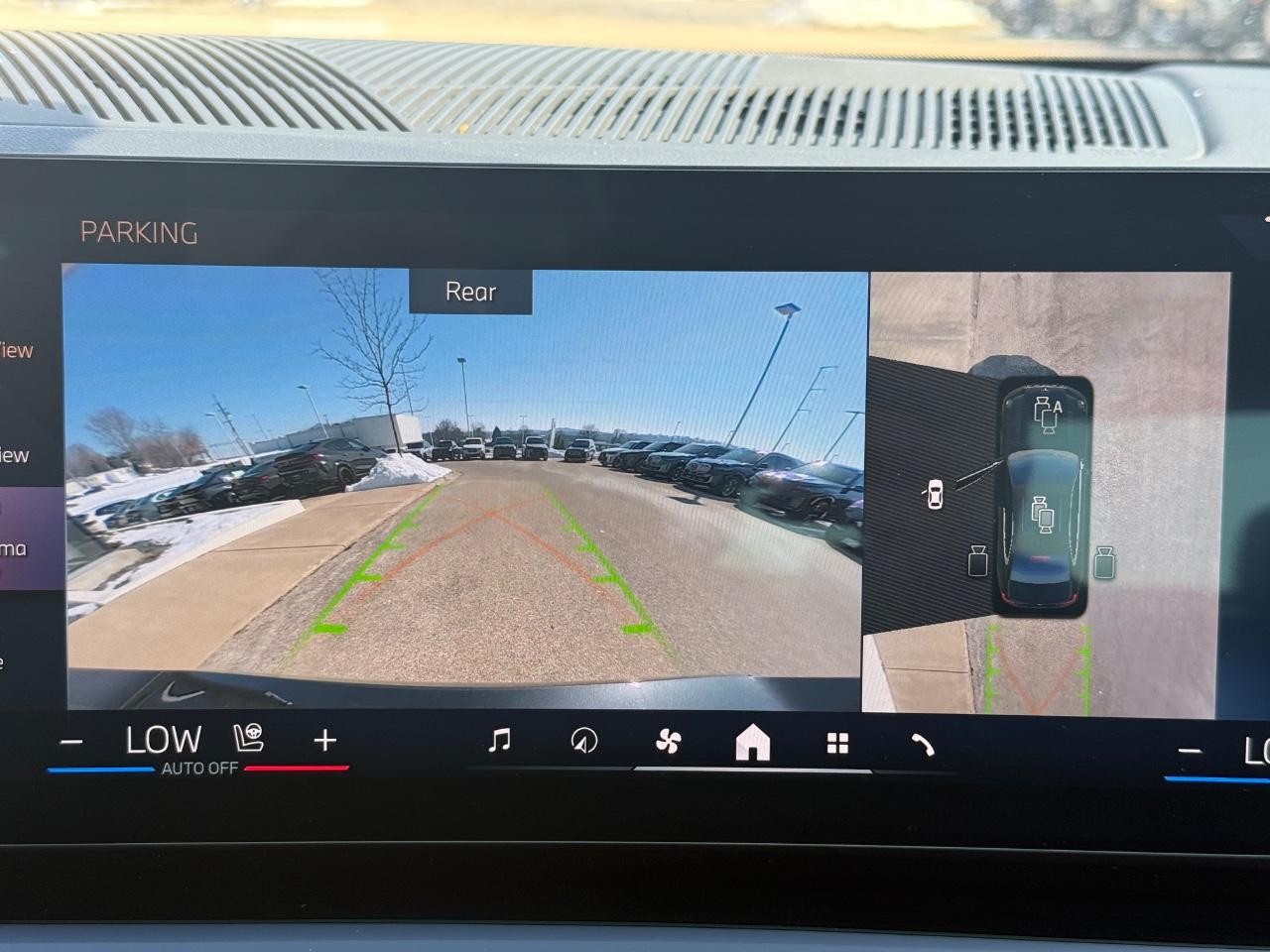 BMW 5 Series Vehicle Full-screen Gallery Image 20