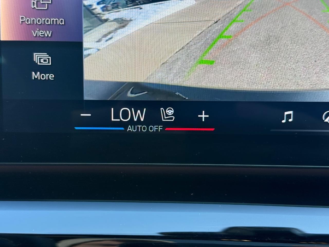 BMW 5 Series Vehicle Full-screen Gallery Image 21