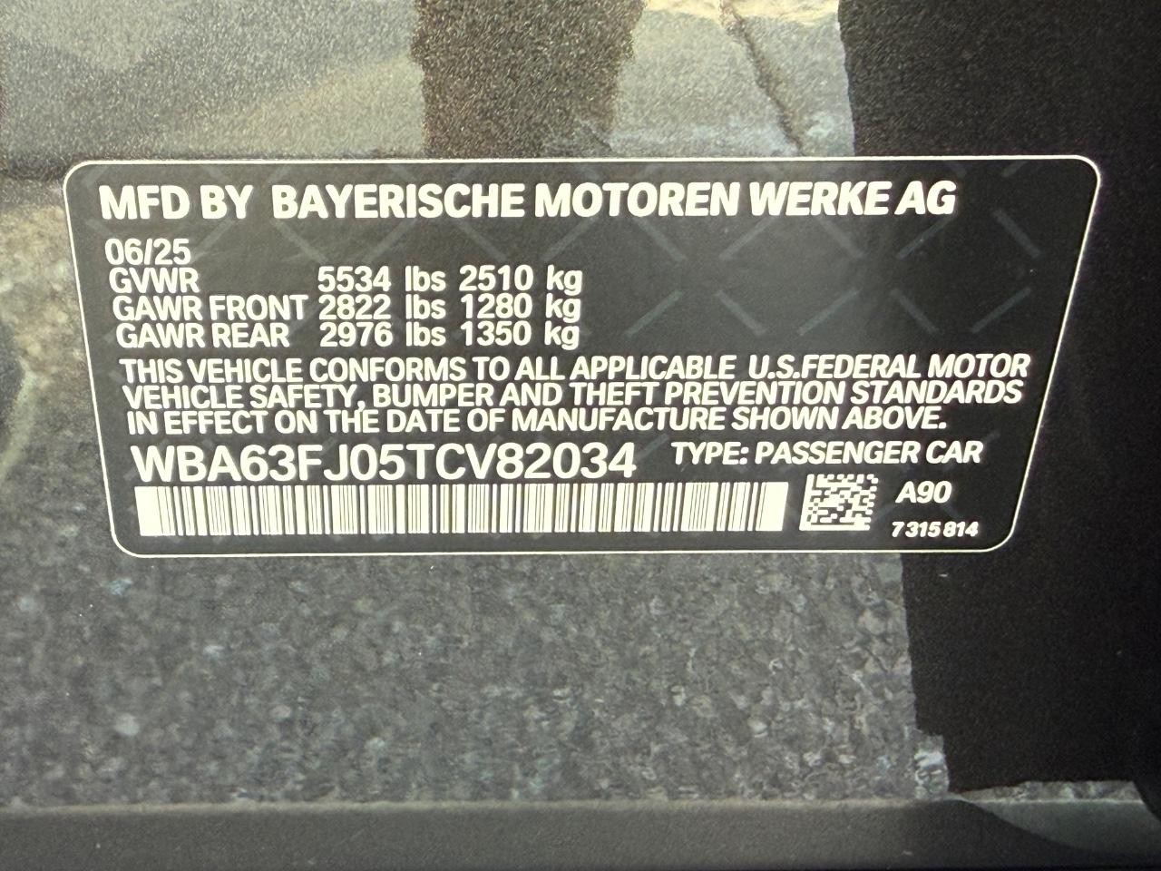 BMW 5 Series Vehicle Full-screen Gallery Image 24