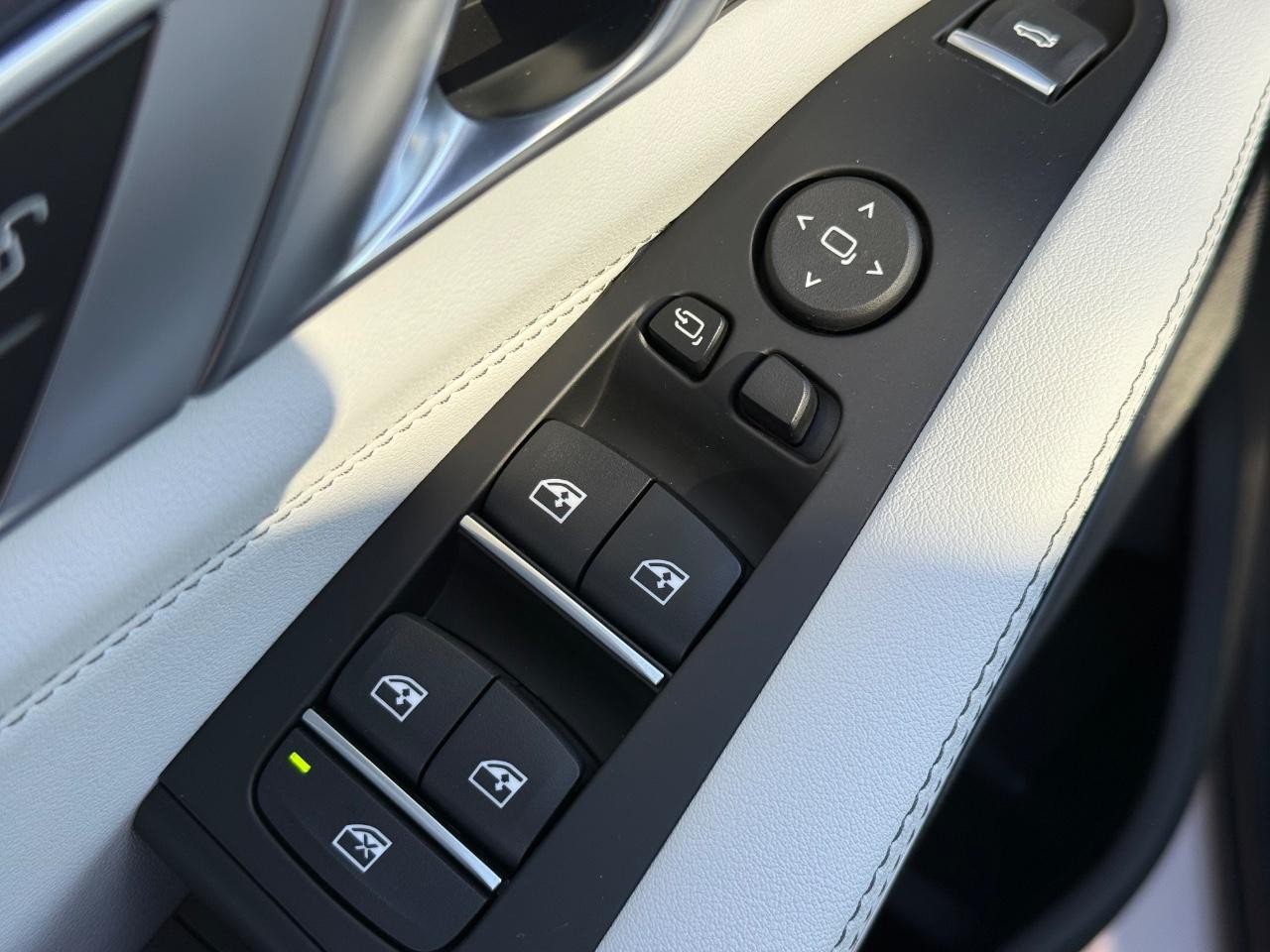 BMW X5 Vehicle Image 16