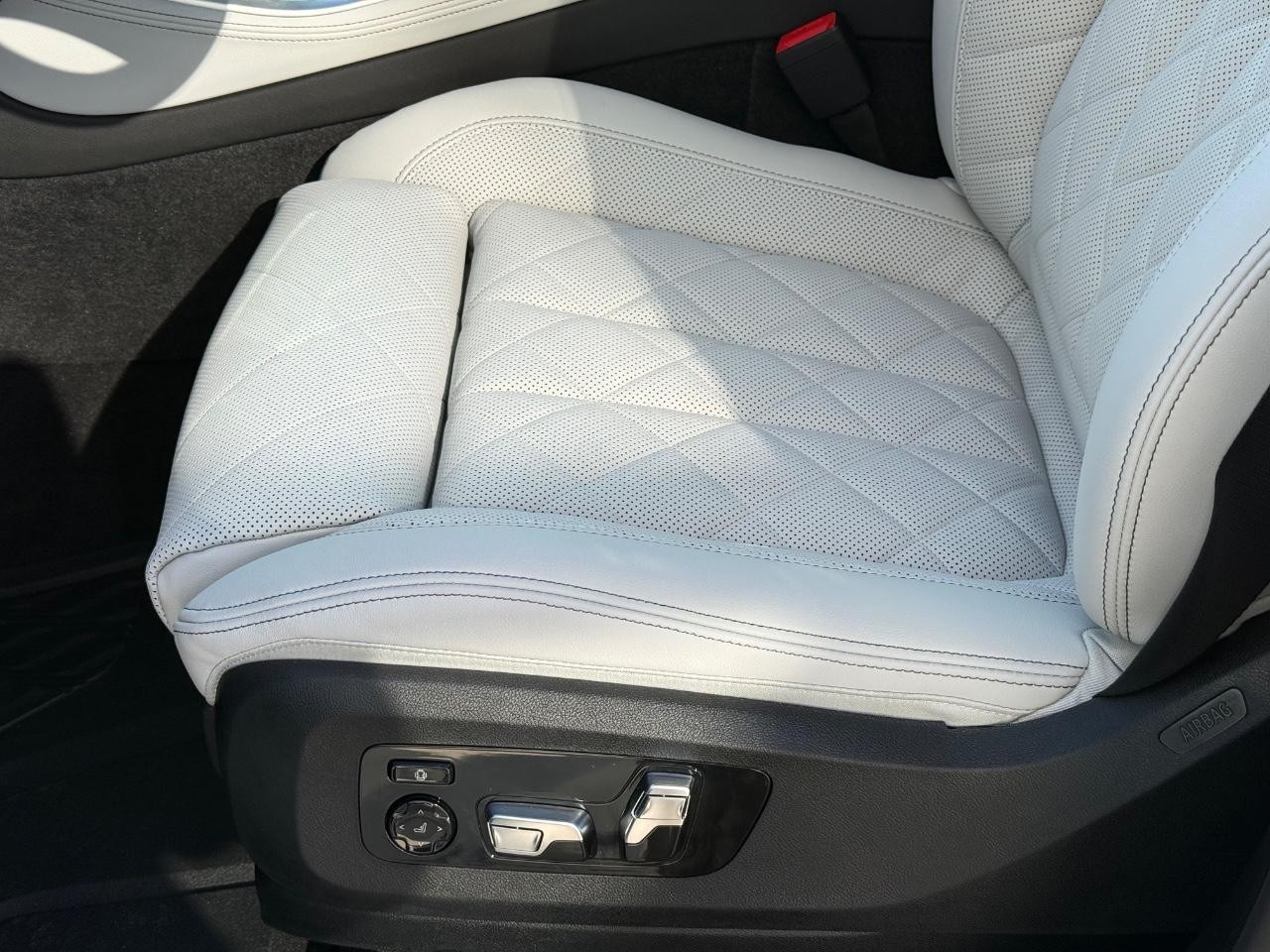 BMW X5 Vehicle Image 17