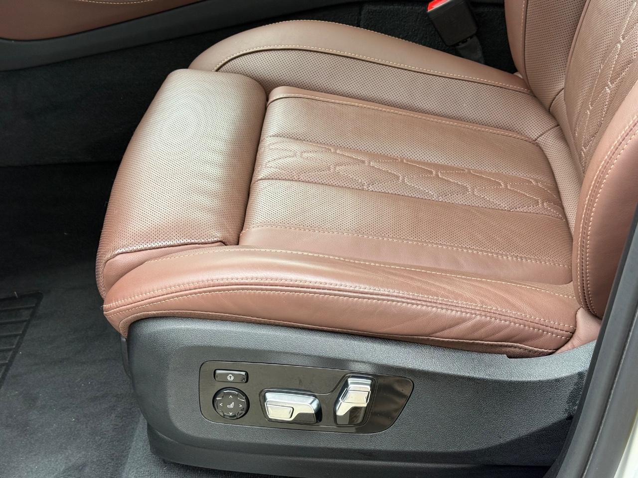 BMW X5 Vehicle Image 24