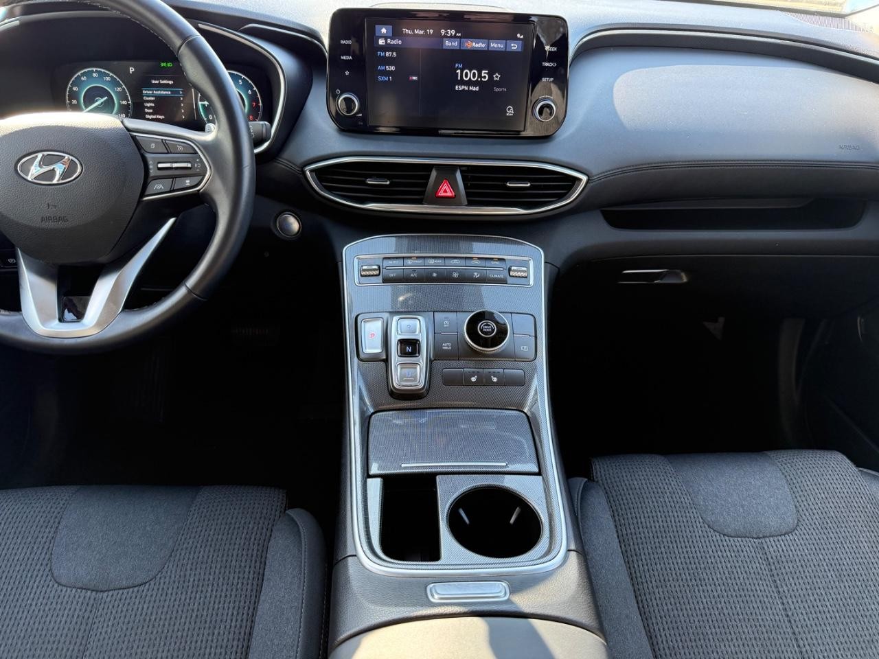 Hyundai Santa Fe Vehicle Image 11