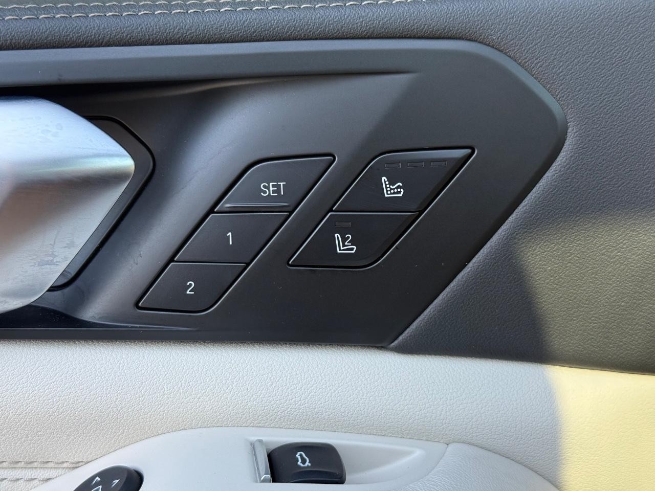 BMW X5 Vehicle Image 16