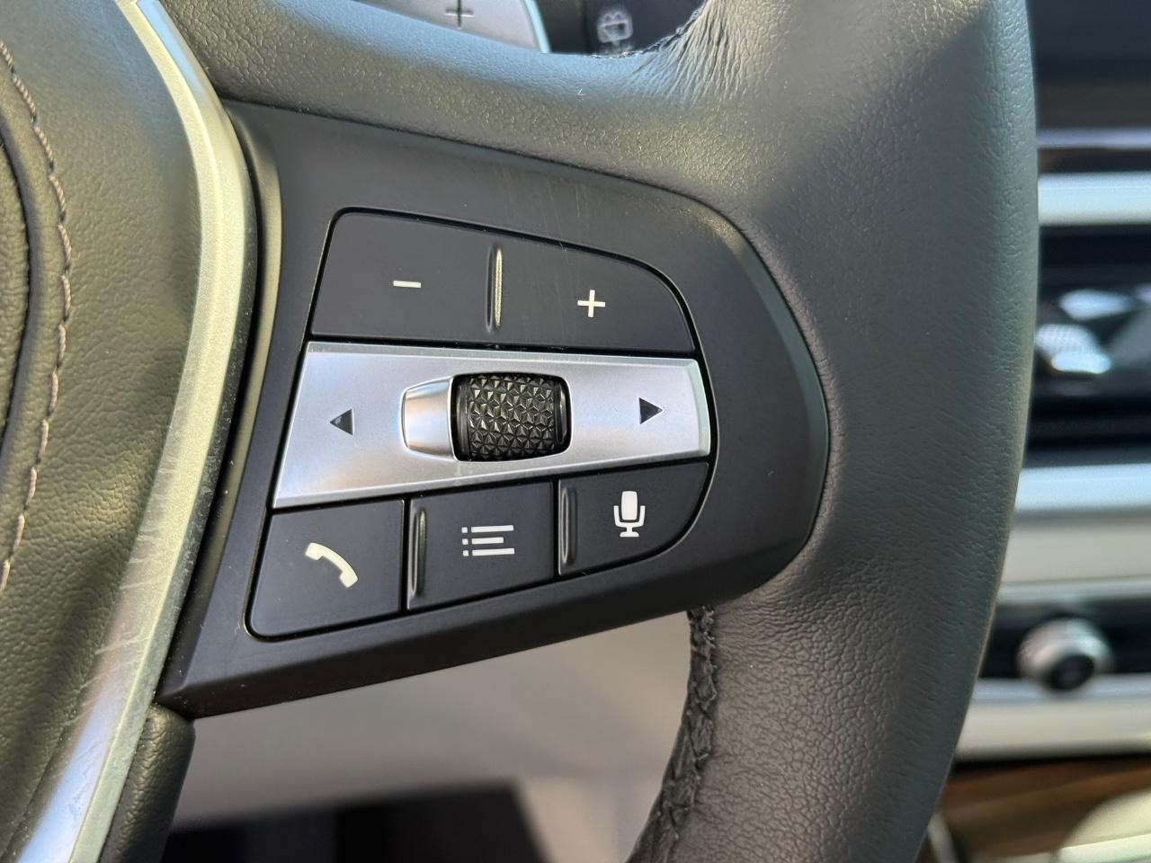 BMW X5 Vehicle Image 18