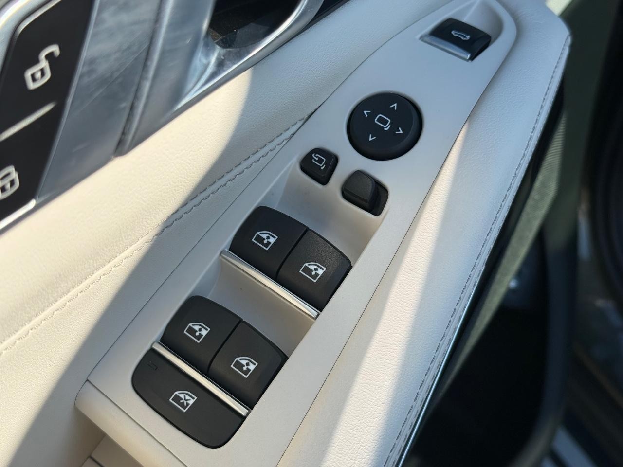 BMW X5 Vehicle Image 22