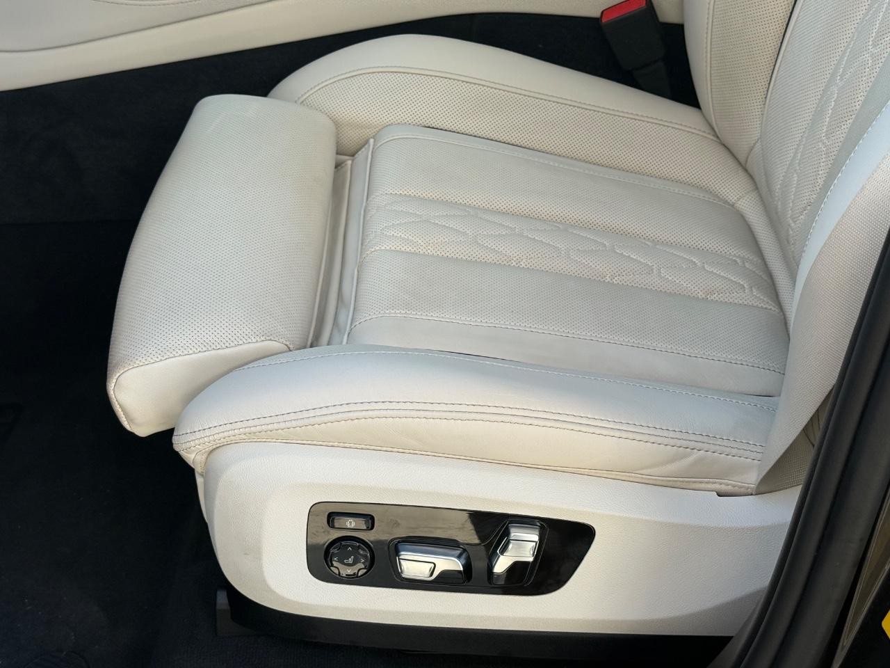 BMW X5 Vehicle Image 23