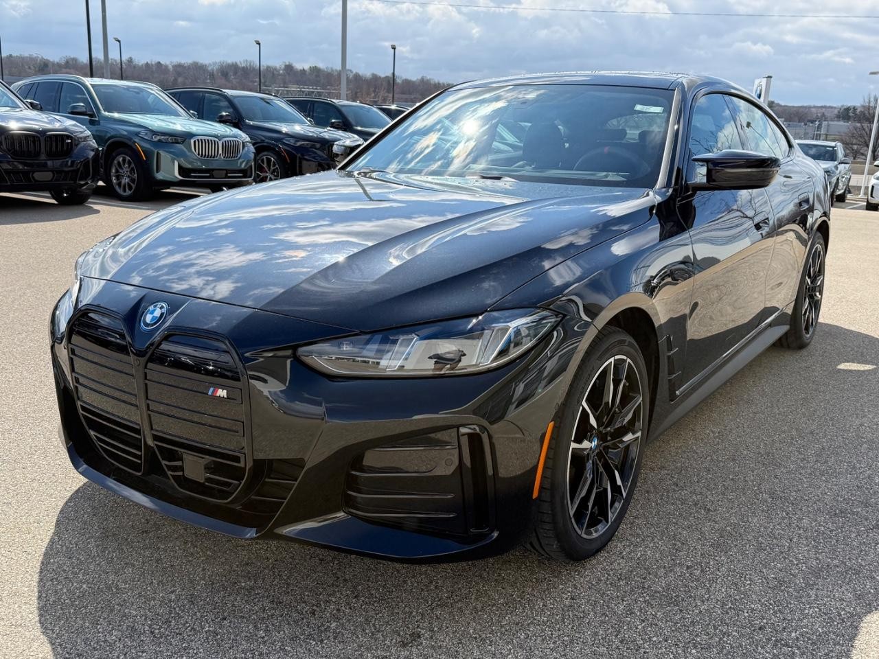 BMW i4 Vehicle Full-screen Gallery Image 08