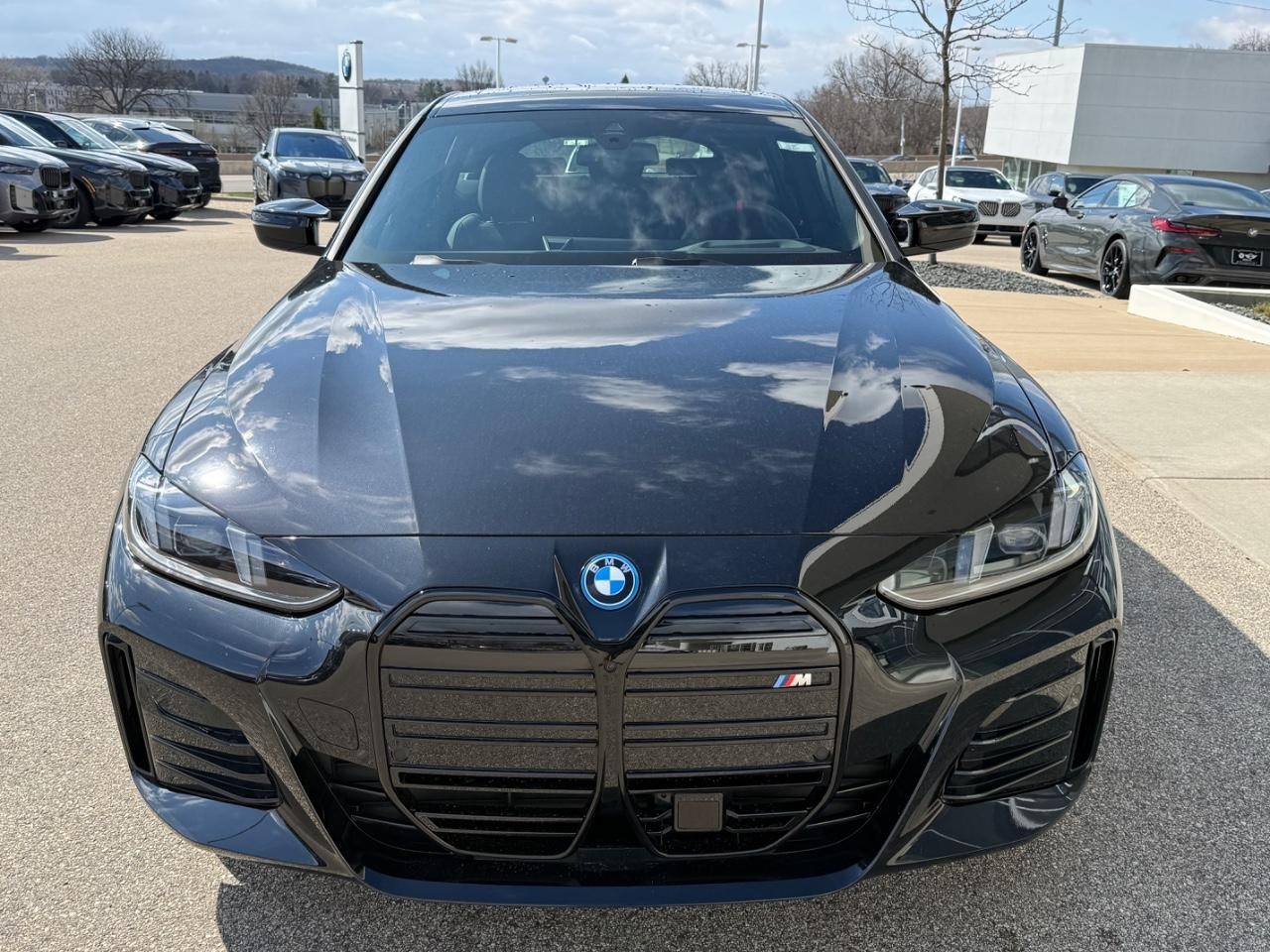 BMW i4 Vehicle Full-screen Gallery Image 09