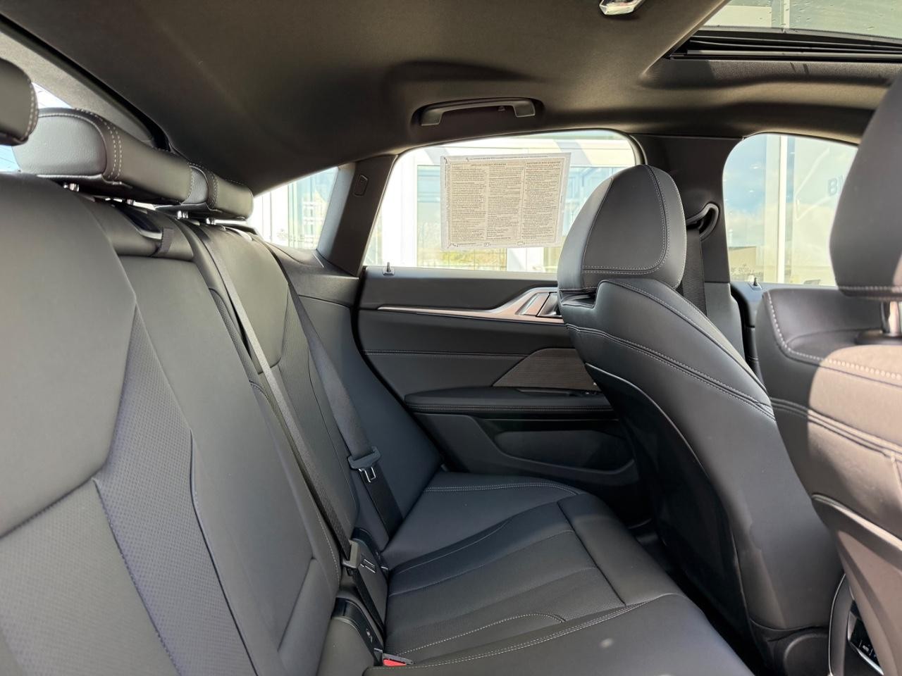 BMW i4 Vehicle Full-screen Gallery Image 10