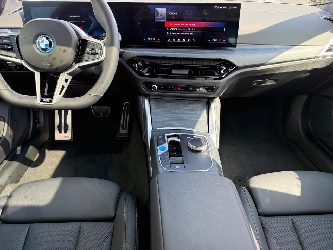 BMW i4 Vehicle Full-screen Gallery Image 11
