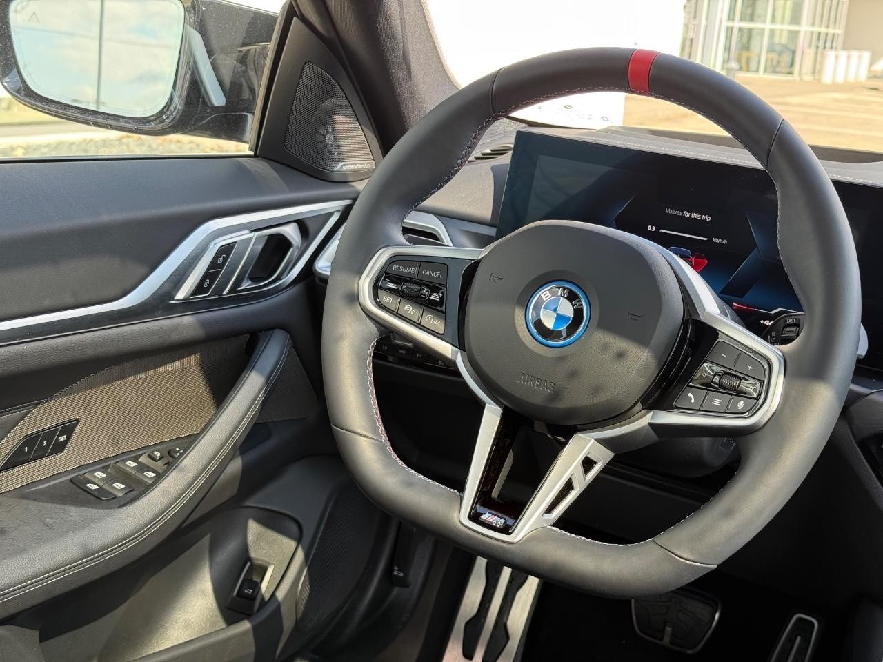 BMW i4 Vehicle Full-screen Gallery Image 14