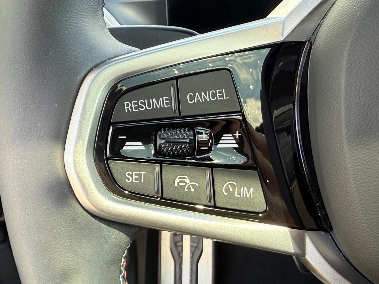 BMW i4 Vehicle Full-screen Gallery Image 17