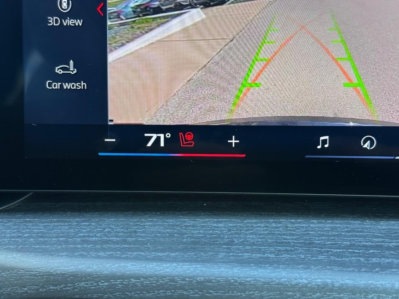 BMW i4 Vehicle Full-screen Gallery Image 20