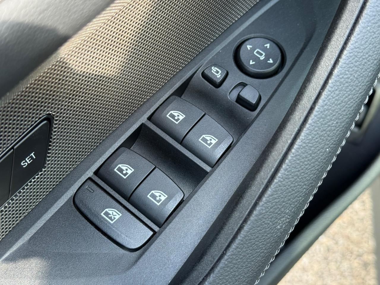 BMW i4 Vehicle Full-screen Gallery Image 22