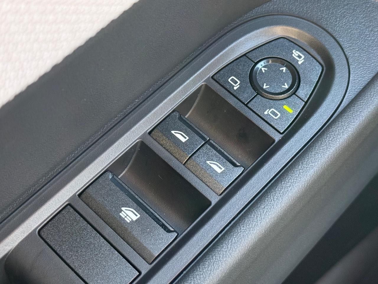 MINI Convertible Vehicle Image 16