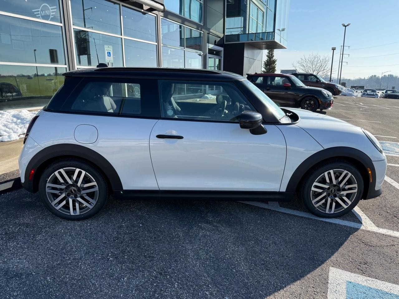 MINI Hardtop 2 Door Vehicle Image 02