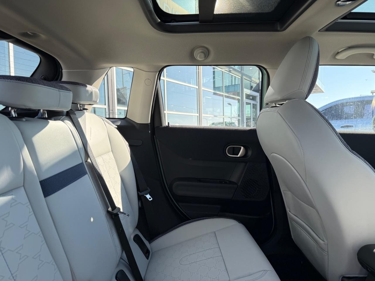 MINI Hardtop 4 Door Vehicle Image 05