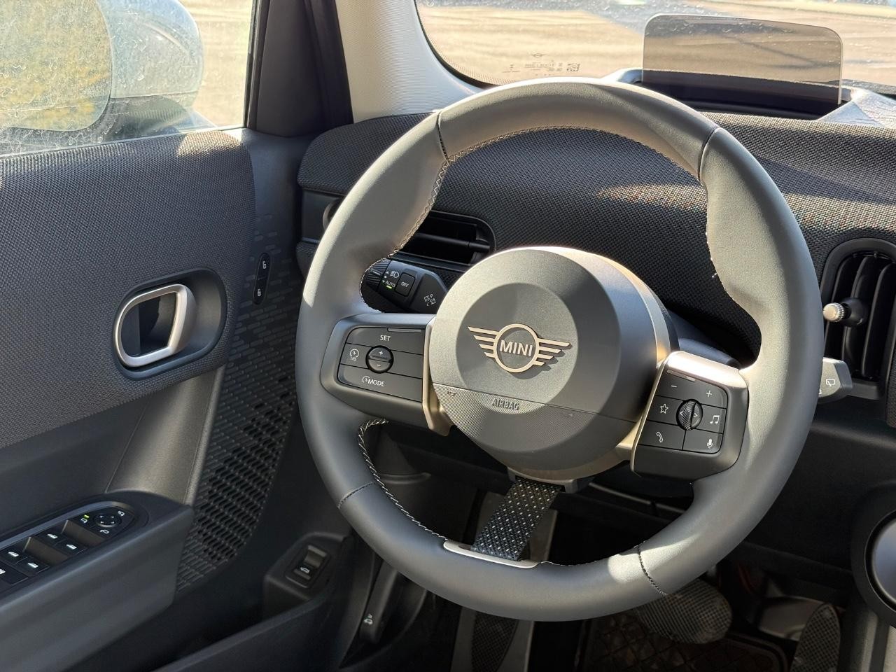 MINI Hardtop 4 Door Vehicle Image 09