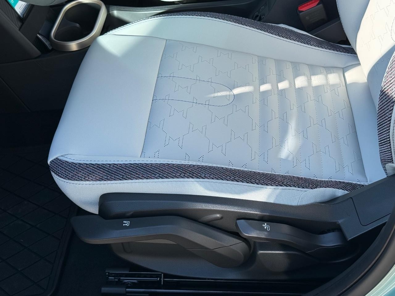 MINI Hardtop 4 Door Vehicle Image 16