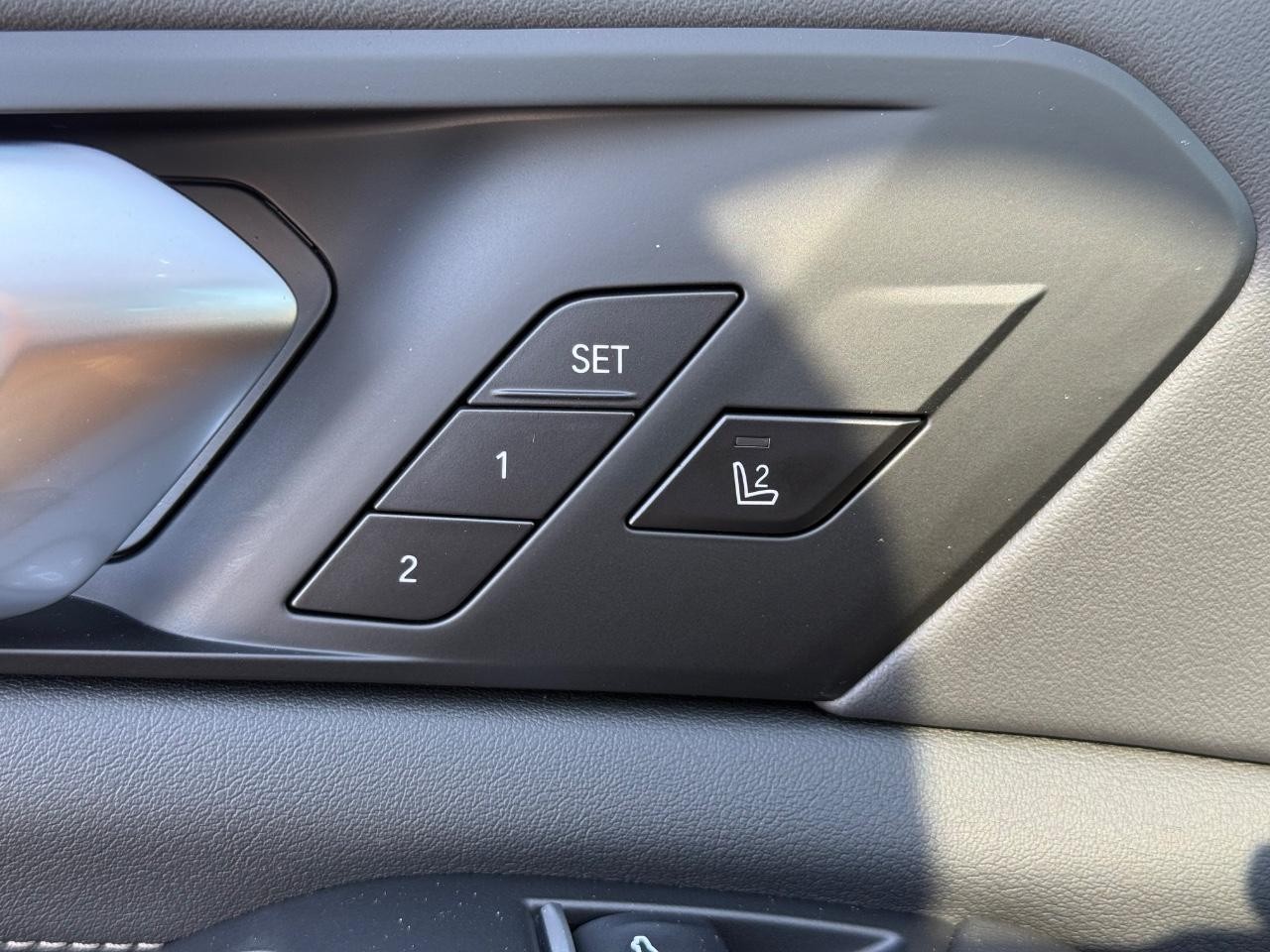 BMW X5 Vehicle Image 11