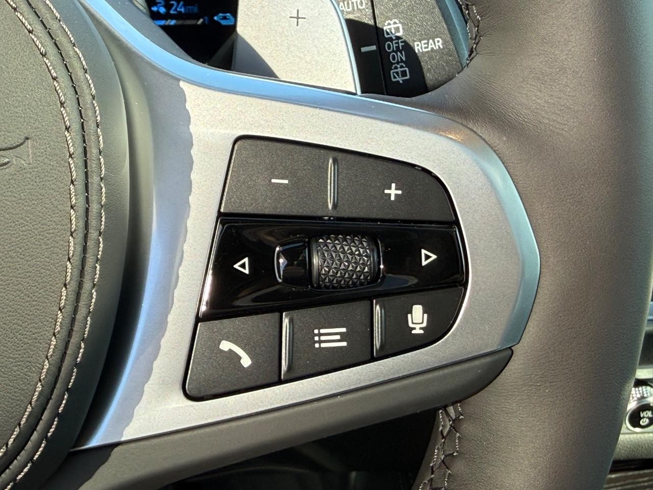 BMW X5 Vehicle Image 13