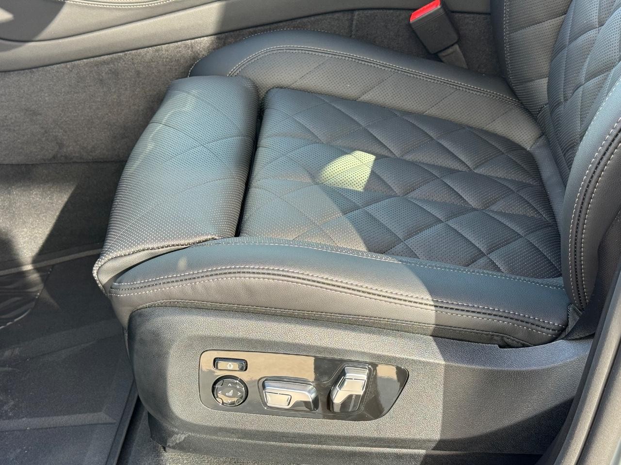 BMW X5 Vehicle Image 17