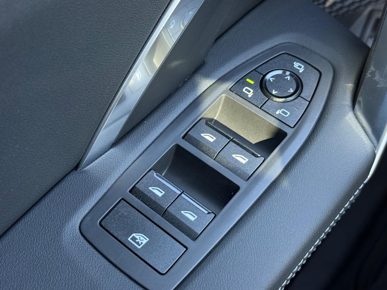 BMW X1 Vehicle Image 16