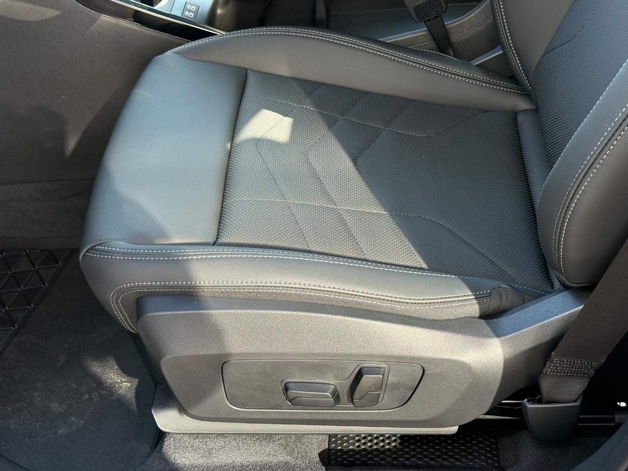 BMW X1 Vehicle Image 17