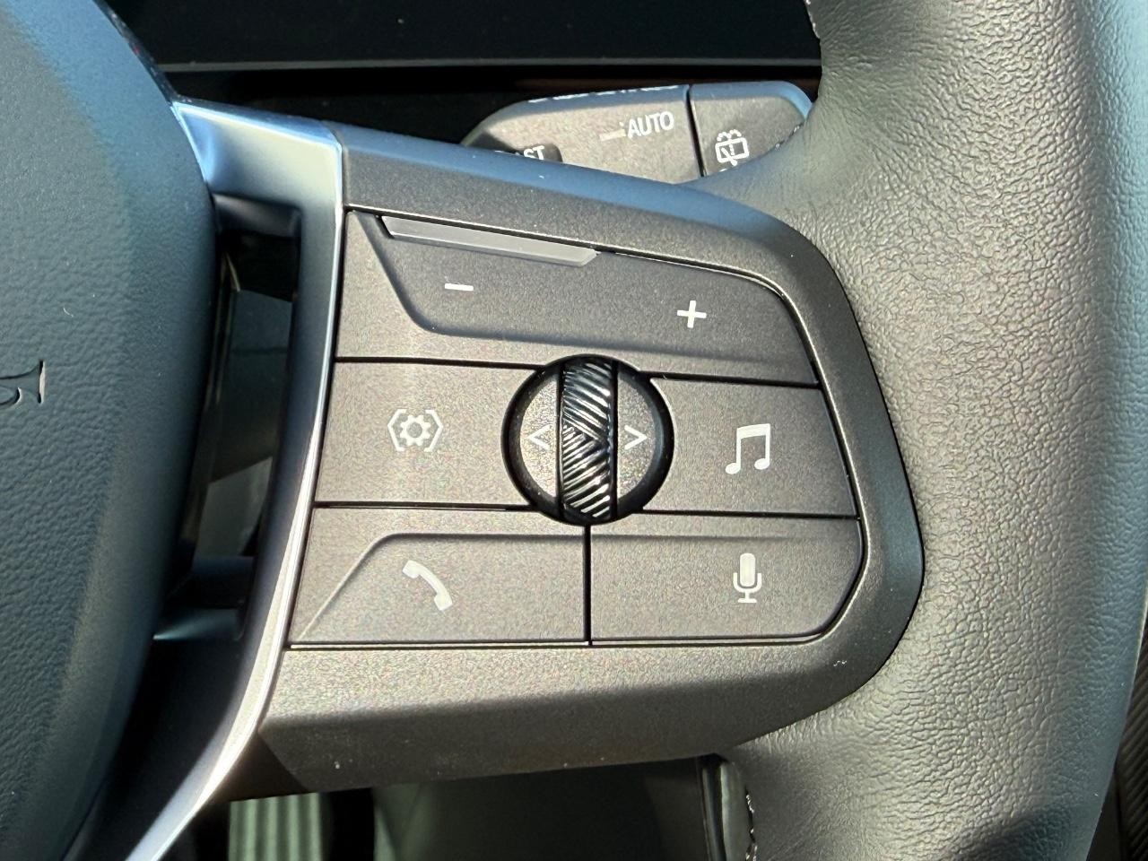 BMW X1 Vehicle Image 12
