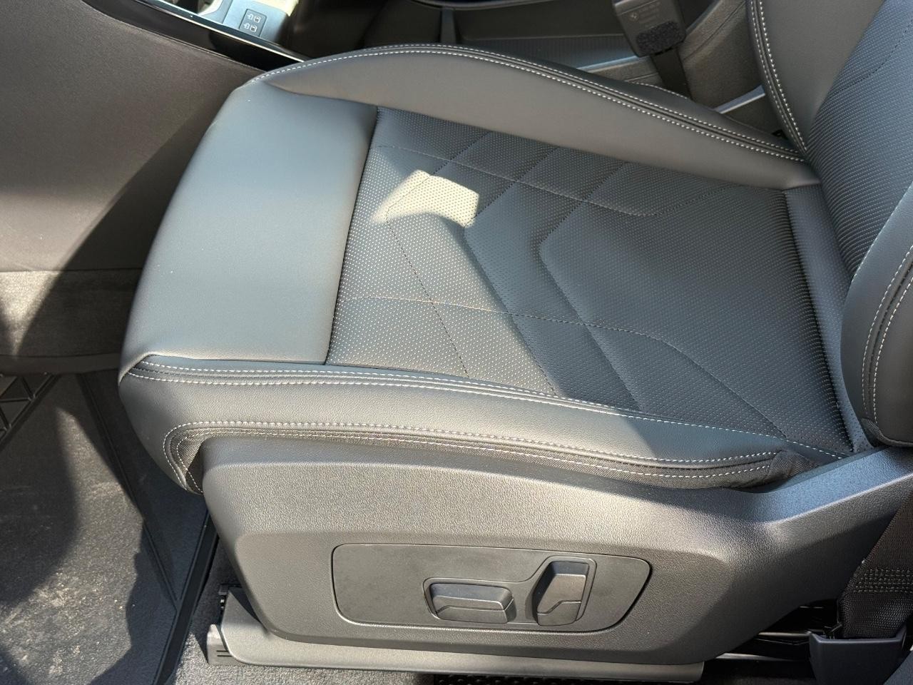 BMW X1 Vehicle Image 16