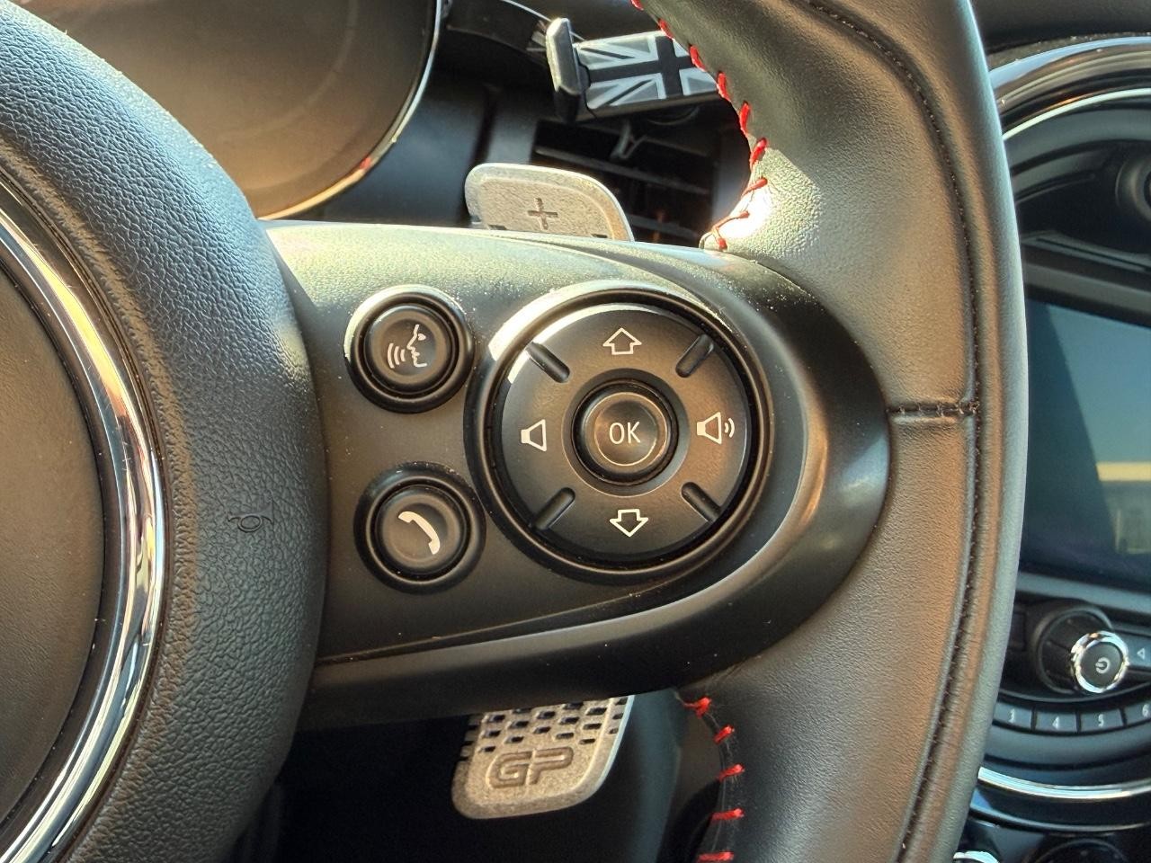 MINI Hardtop 2 Door Vehicle Image 17