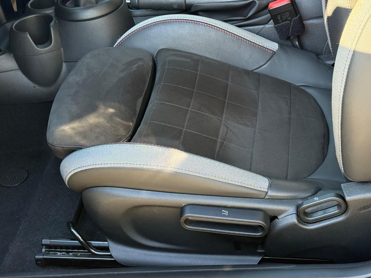 MINI Hardtop 2 Door Vehicle Image 23