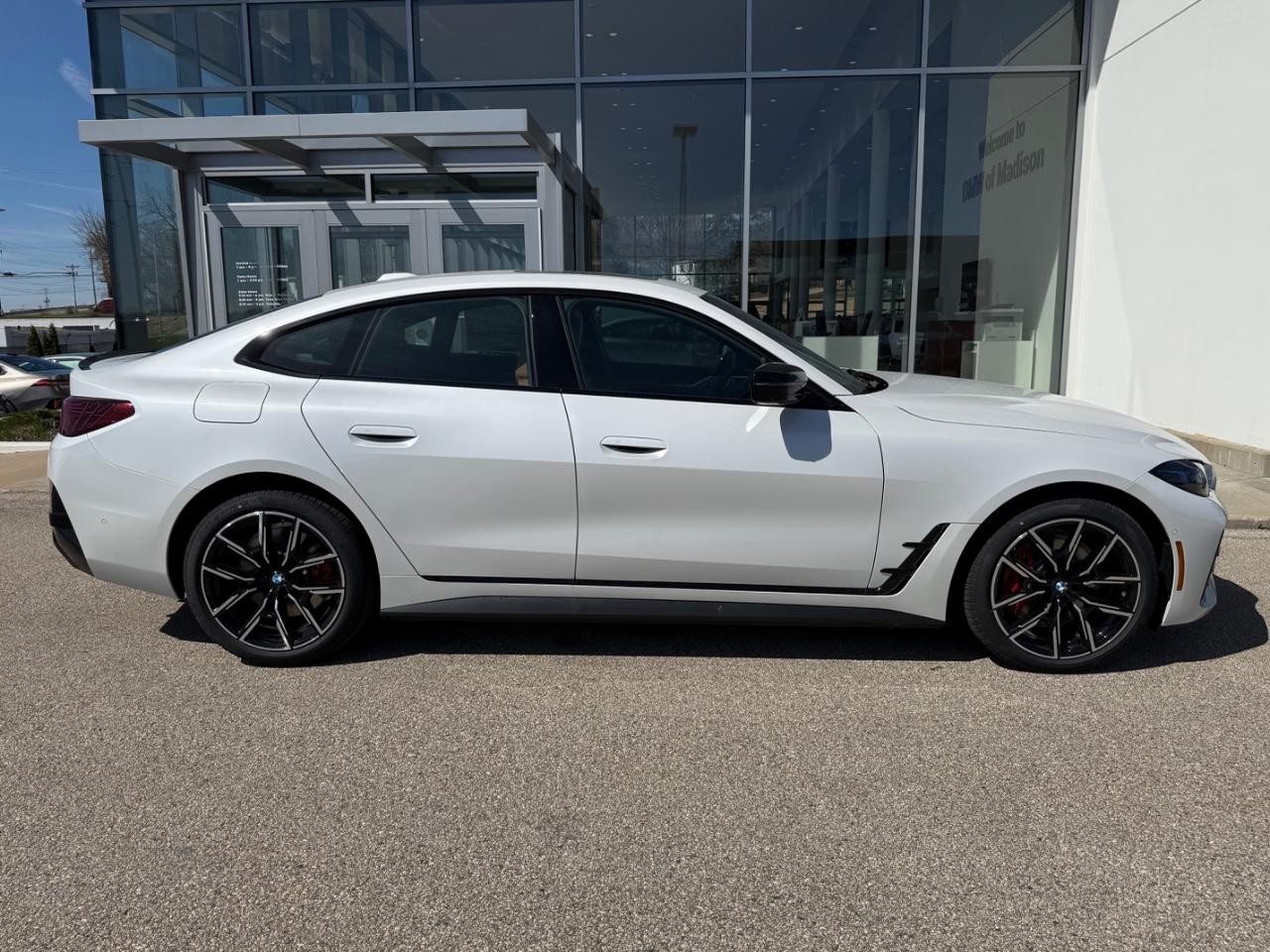 BMW i4 Vehicle Image 02