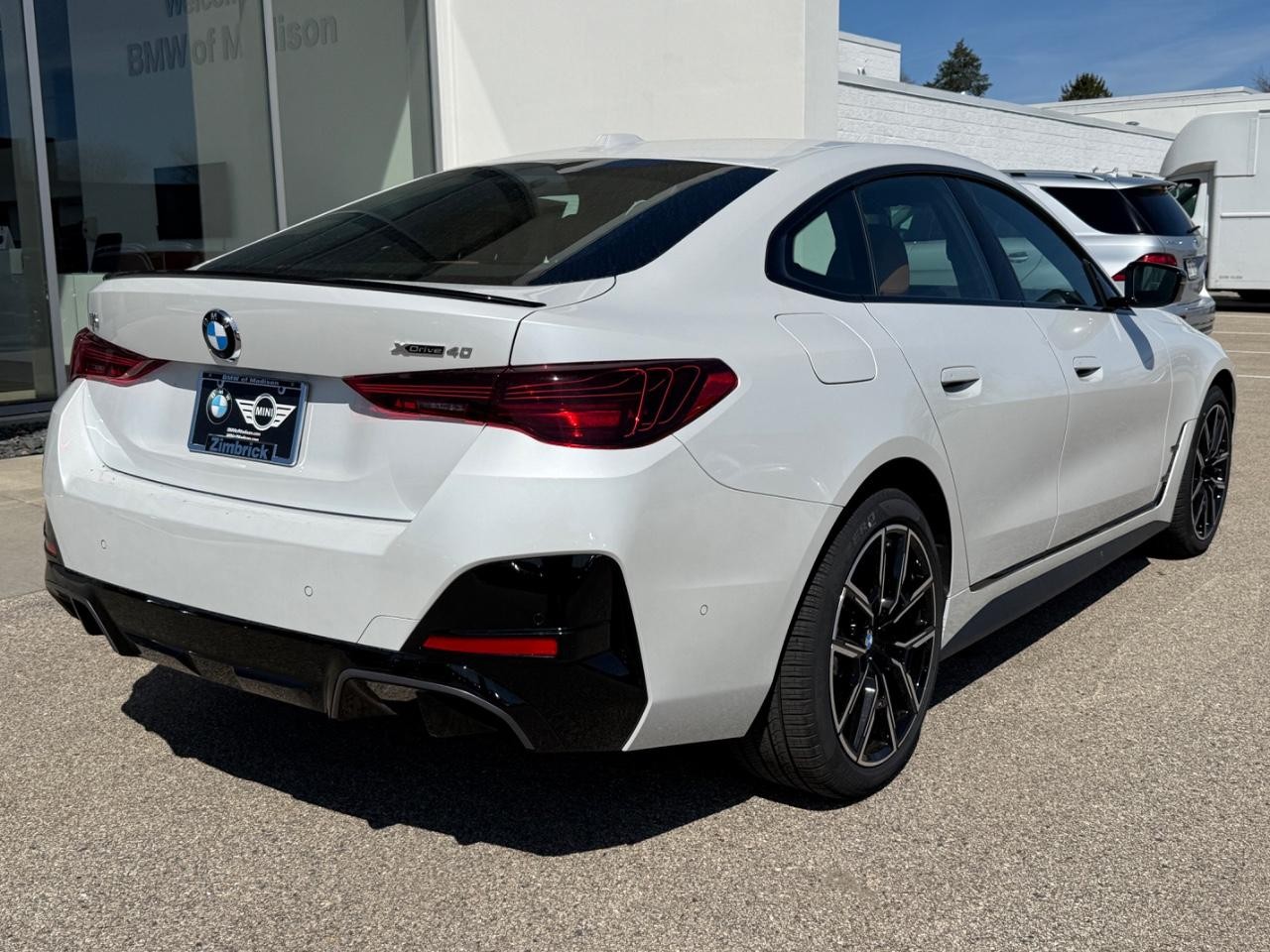BMW i4 Vehicle Image 03