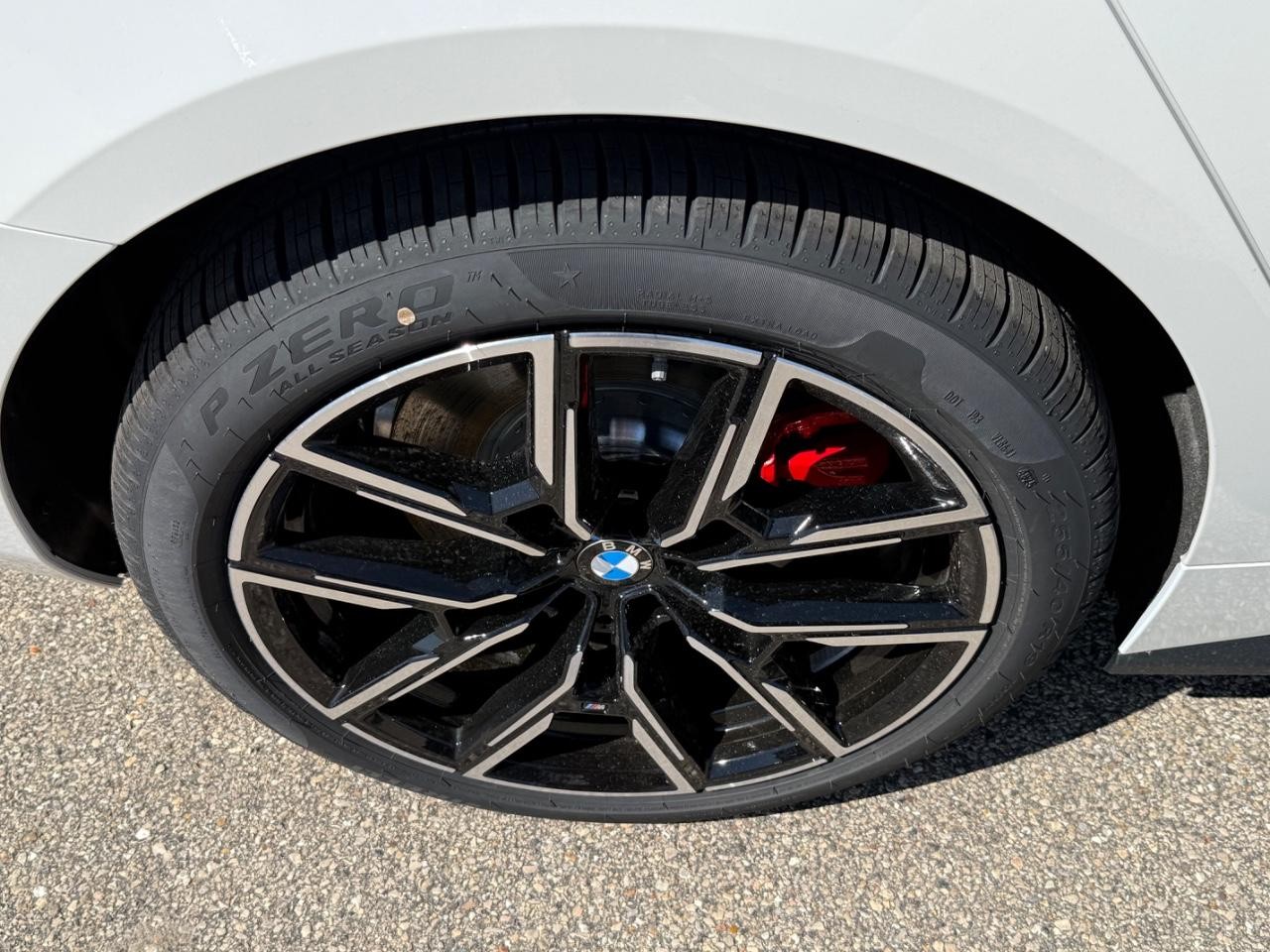 BMW i4 Vehicle Image 04