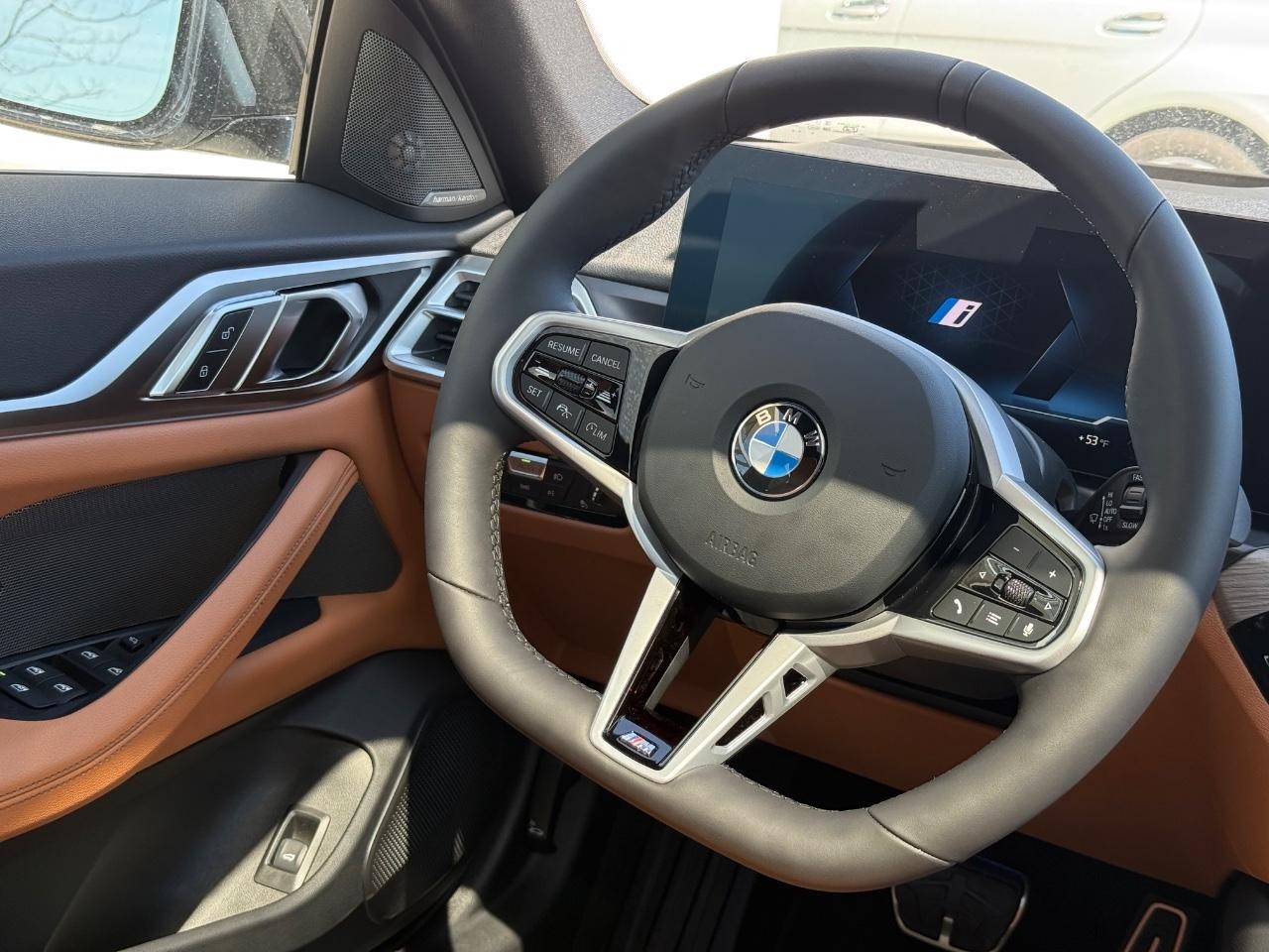 BMW i4 Vehicle Image 09
