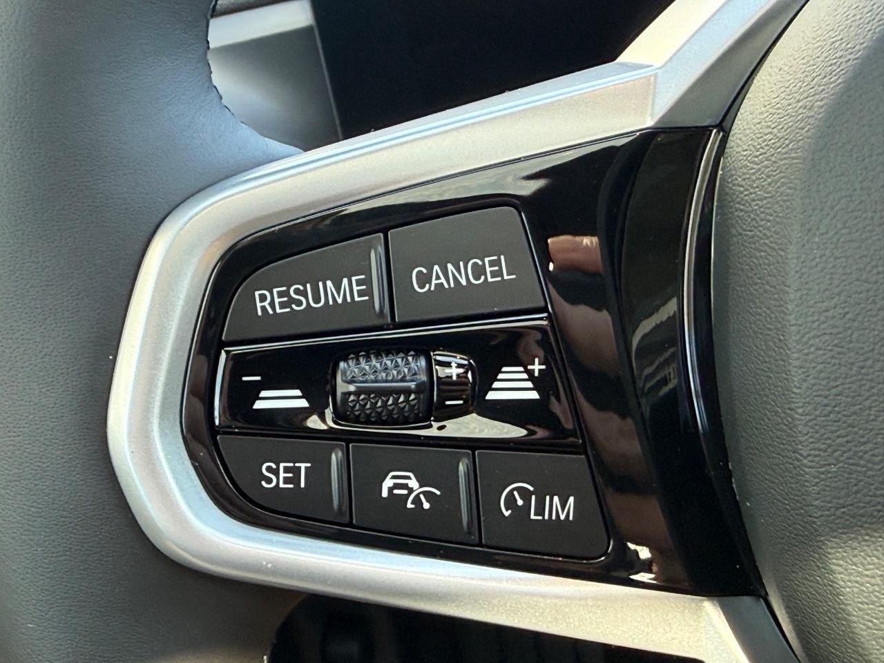 BMW i4 Vehicle Image 11
