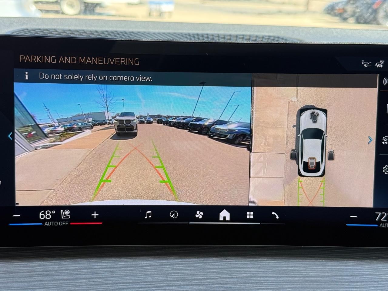 BMW i4 Vehicle Image 13