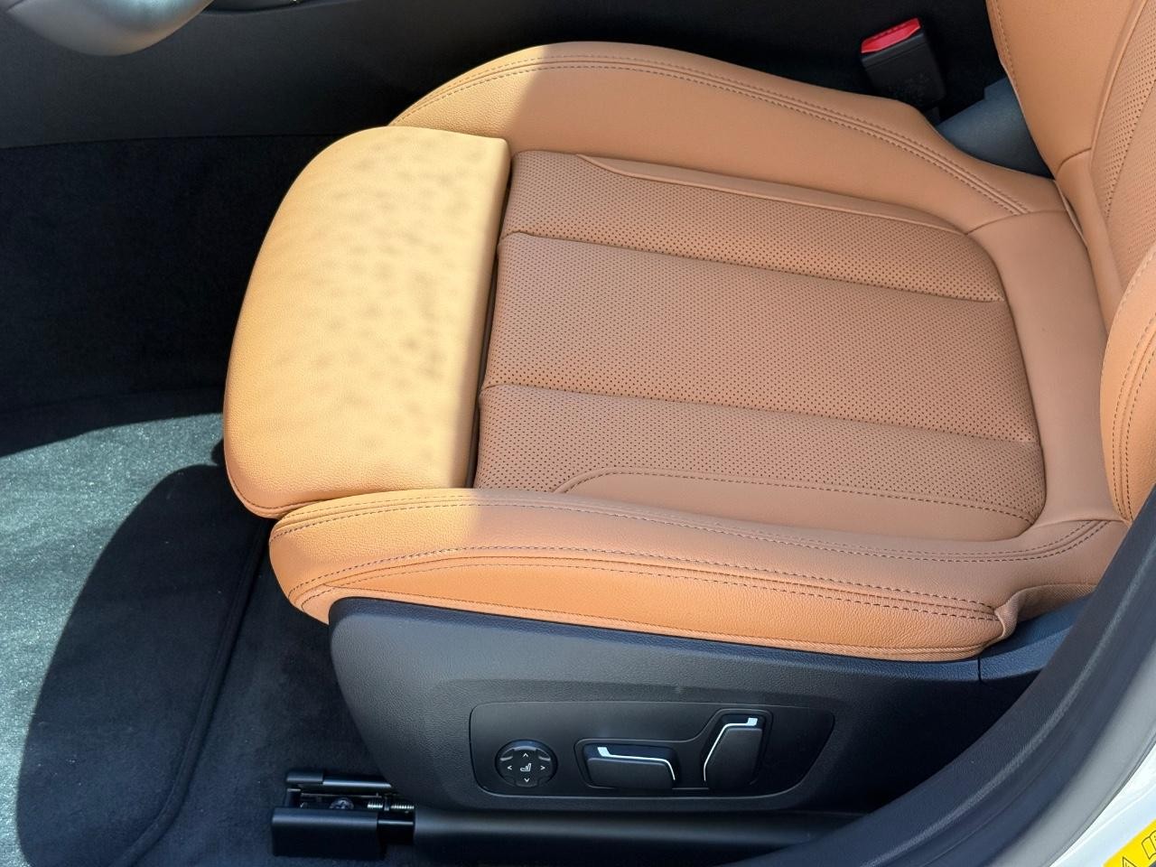 BMW i4 Vehicle Image 16