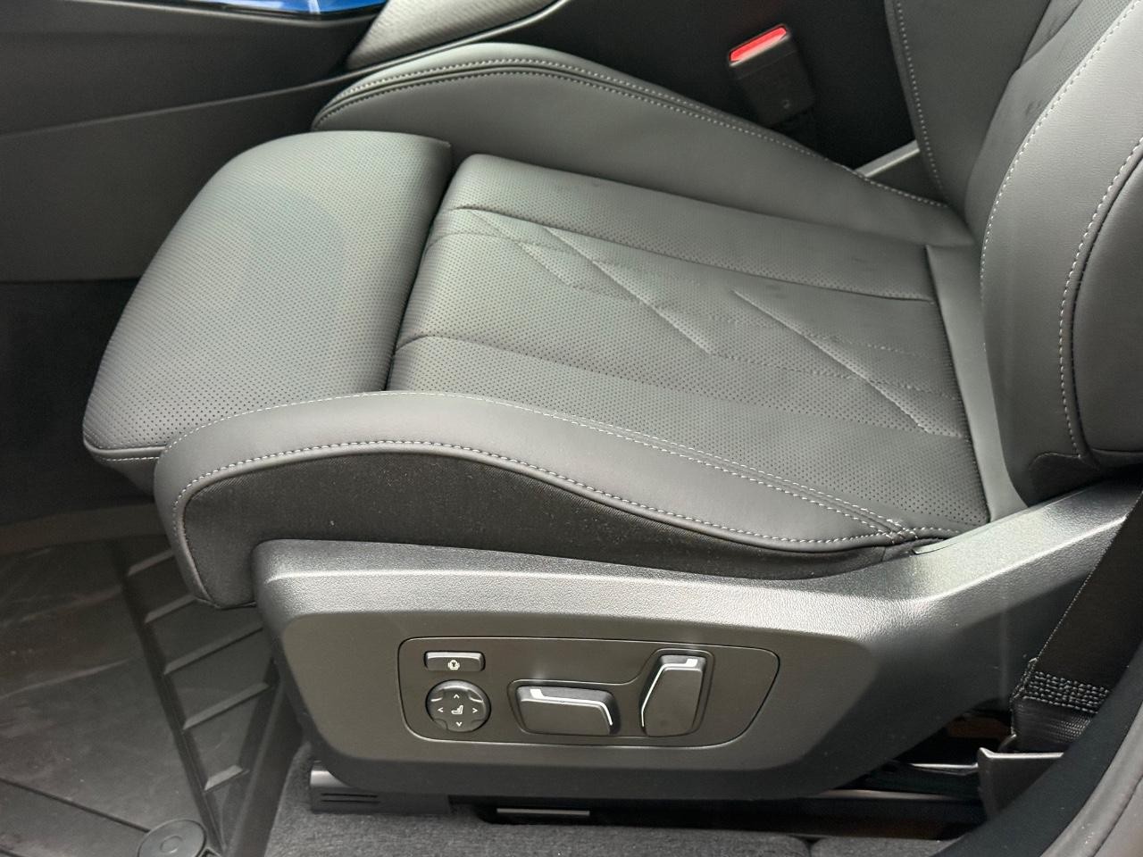 BMW X3 Vehicle Image 16