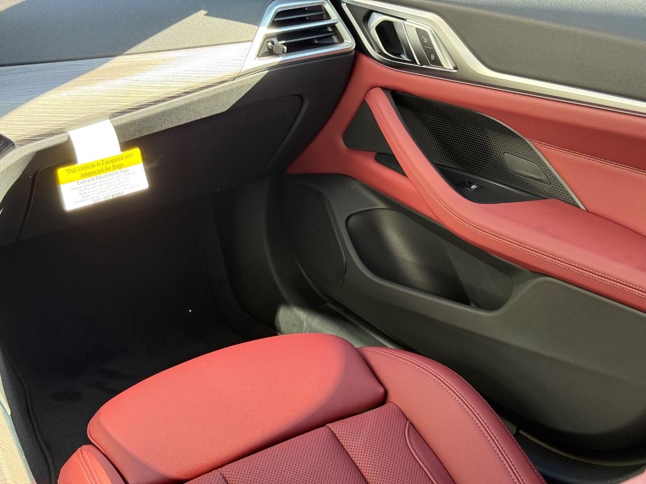 BMW i4 Vehicle Image 10