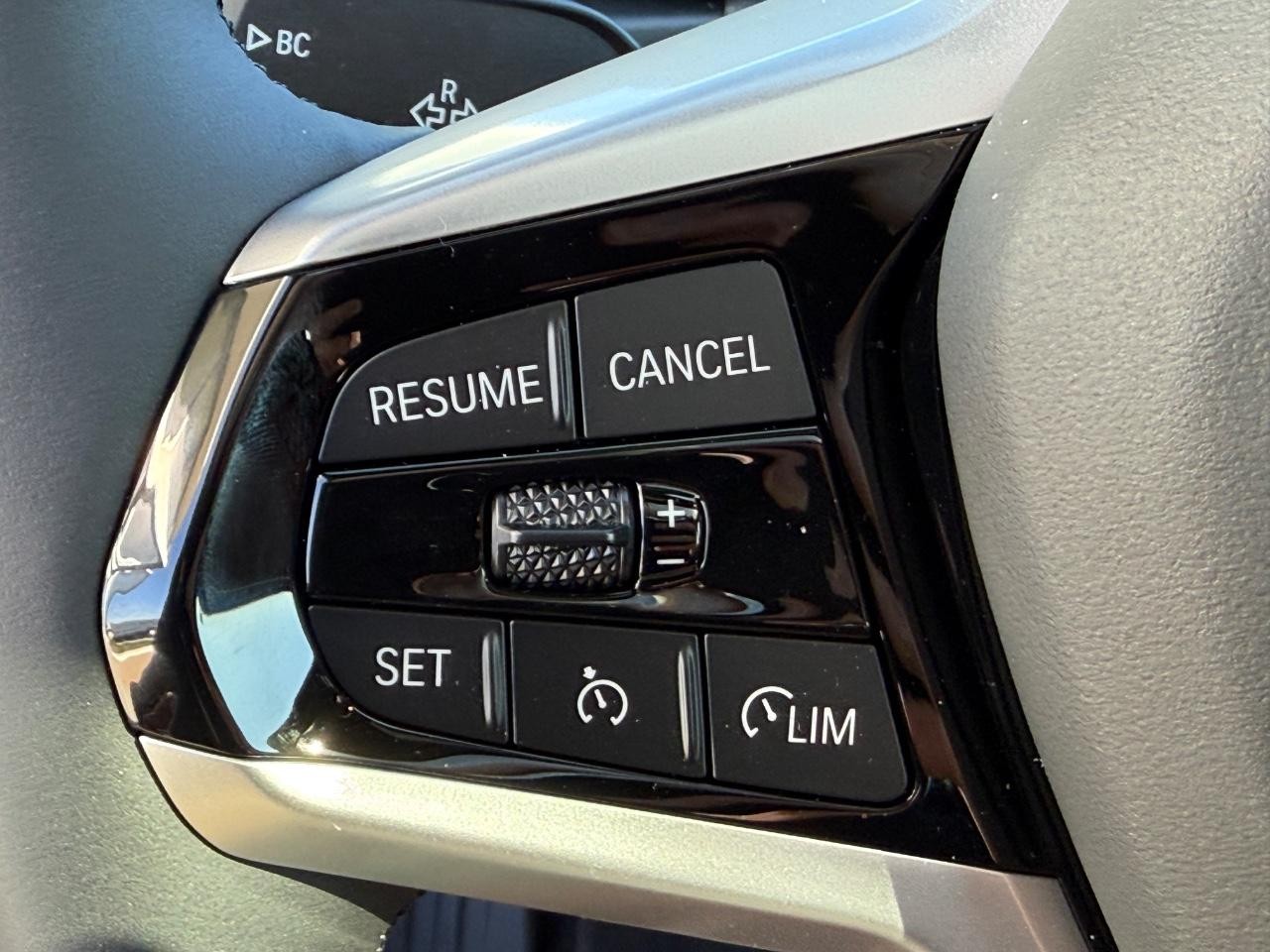 BMW i4 Vehicle Image 11