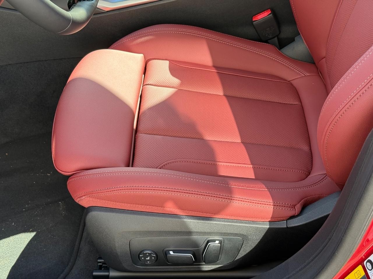 BMW i4 Vehicle Image 17