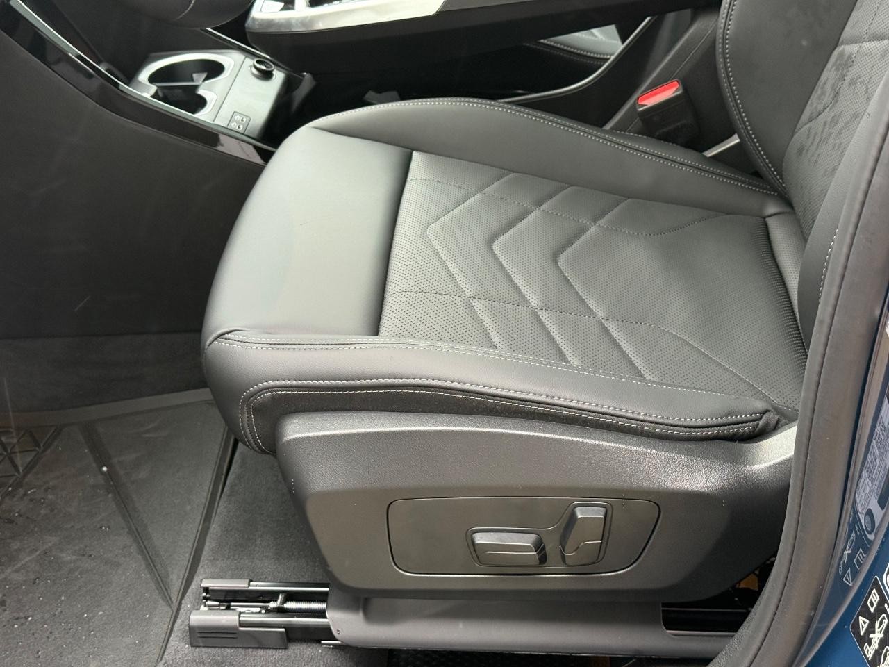 BMW X1 Vehicle Image 16