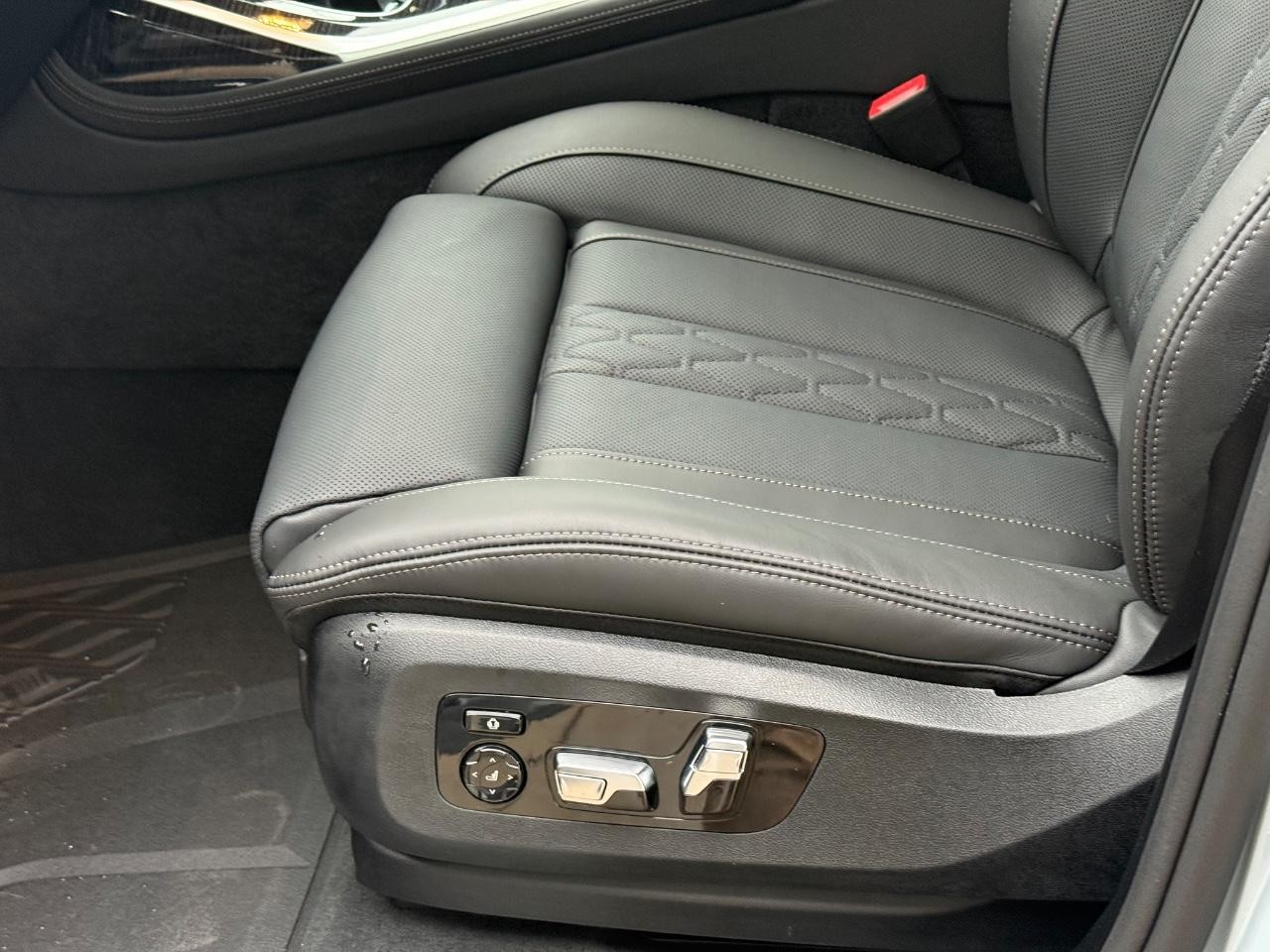 BMW X7 Vehicle Image 16