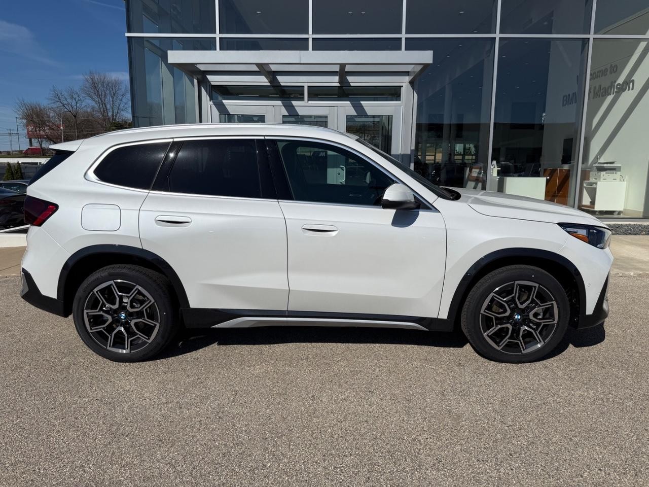 BMW X1 Vehicle Image 02